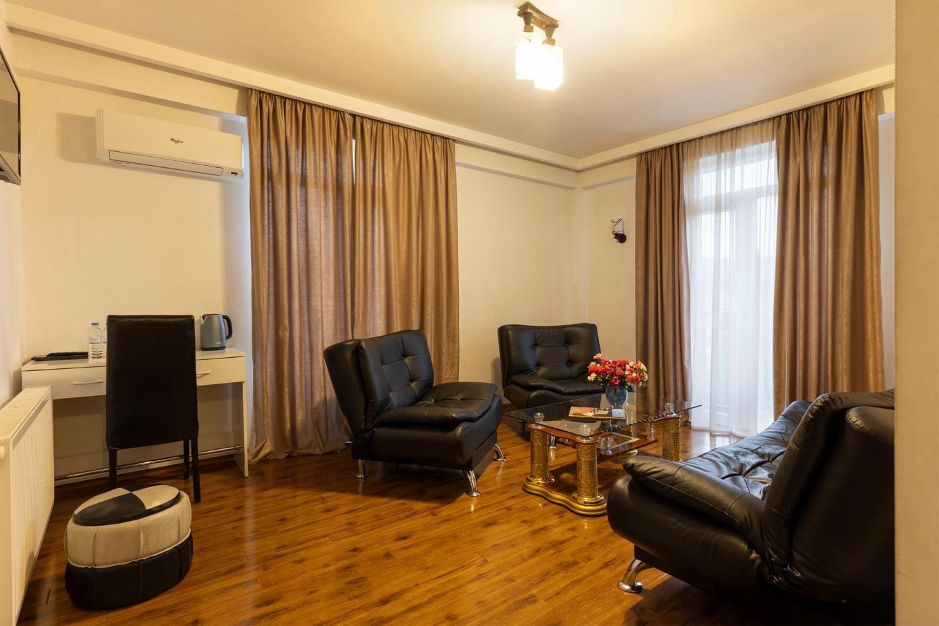 Hotel Grand Palace Tbilissi Extérieur photo